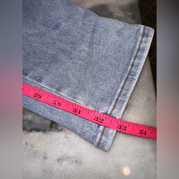 Judy Blue Size 7/28 Boyfriend Fit Cuff Stylish Blue Distressed Women Jeans - Picture 6 of 11